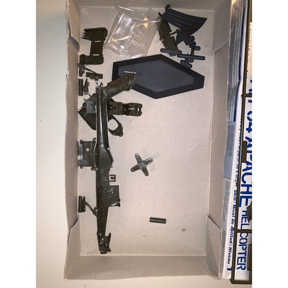 SDG Revell 85-1183 AH-64 Apache Helicopter Chopper 1/72 Model Kit Open Not Built - Picture 6 of 14